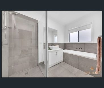 Stylish 4 Bedroom Family Home Offering Comfort and Convenience. - Photo 3