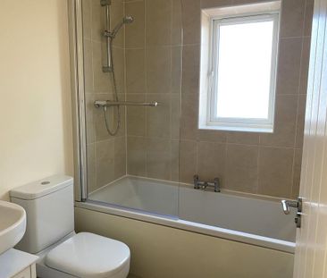 2 bedroom semi-detached house to rent - Photo 4