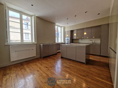 Location Appartement 6 pièces 223m² ORLEANS 45000 - Photo 4