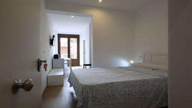Room in a shared 6-bedroom apartment for rent in Universidad. - Foto 1