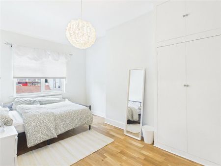 1 bedroom in a house share to rent - Photo 2