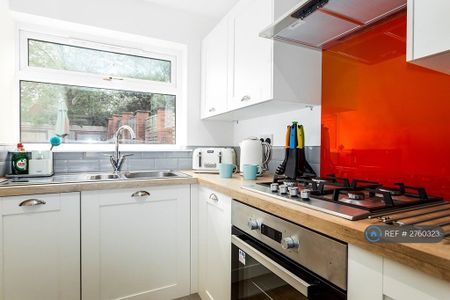 1 bedroom in a house share to rent - Photo 4