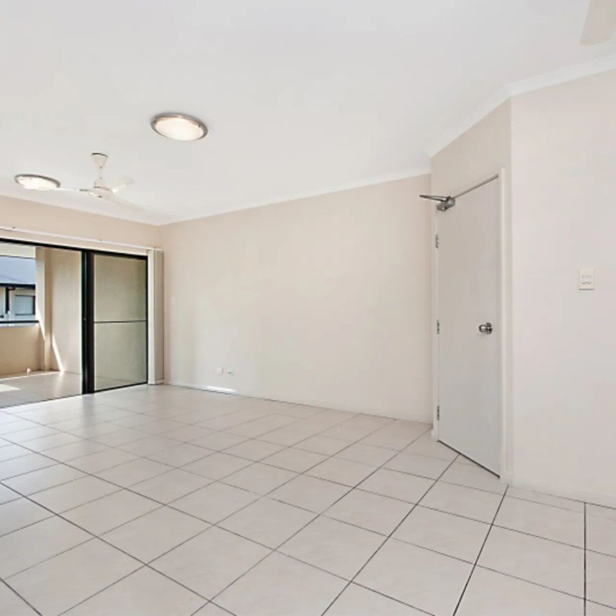 Contemporary living in Trinity Beach - Photo 1