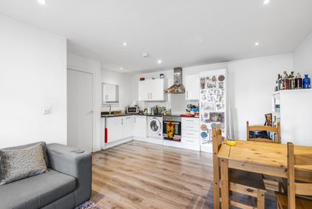 2 bedroom flat to rent - Photo 2