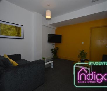 1 bedroom in a house share to rent - Photo 2
