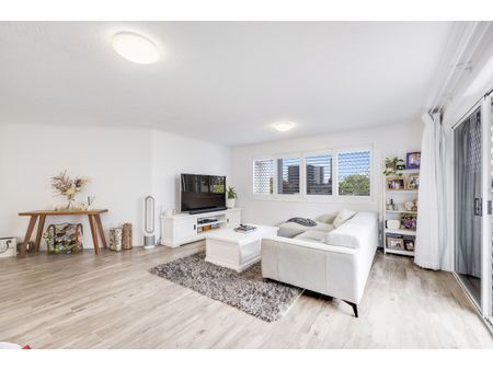 10/32 William Street, Mermaid Beach QLD 4218 - Apartment For Rent | Domain - Photo 3