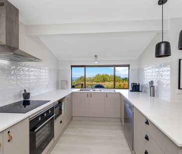 Beautifully Furnished Home with Ocean Views - Photo 6