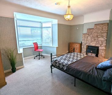 Large Double Room- Easy access to City - Photo 4