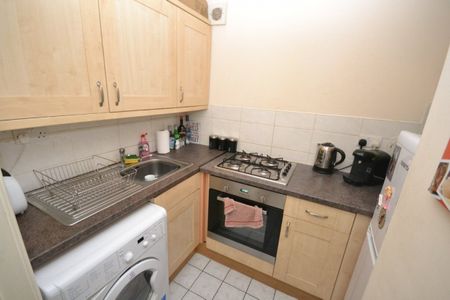 1 bed Ground Floor Flat for Rent - Photo 3