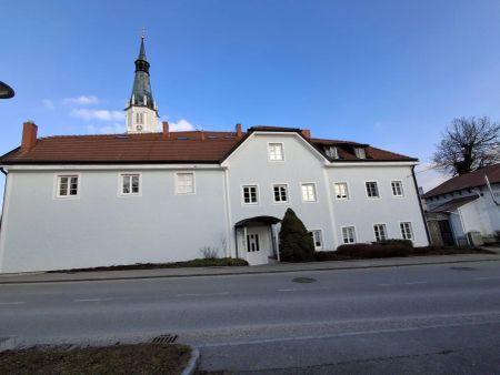 Heimelige Single-Wohnung mit möblierter Küche im zentraler Lage Lohnsburg - Photo 2