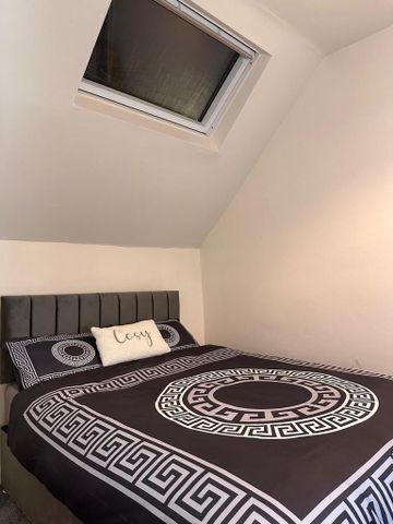 3 bedroom flat to rent - Photo 3