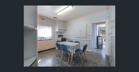 Neat & Tidy Two Bedroom Home - Photo 2