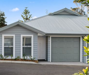 Private and Stylish Villa in Hampton Gardens - Photo 5