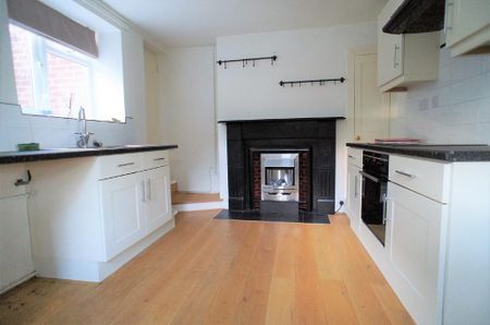 2 bedroom semi-detached house to rent - Photo 4