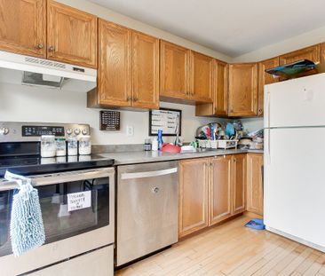 For Lease - 194 Livingstone Street Unit# Upper, Barrie, Ontario - Photo 2