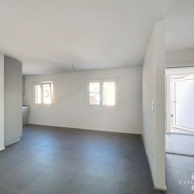 Situé à 3 minutes à pied de la gare, appartement de 2,5 pièces rénové - Photo 1