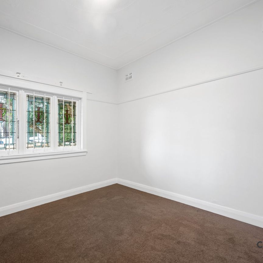 Renovated Three Bedroom Semi in Wonderful Location with Large Garden and Garage - Photo 1