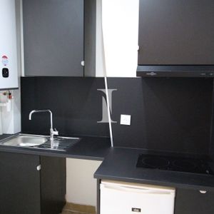 Location Appartement 1 pièce 28m² PARIS 17ème - Photo 3