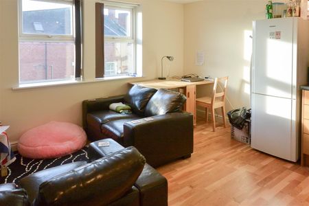 Flat 25, Headingoley Rise Welton Road, Hyde Park, Leeds, LS6 1EE - Photo 3