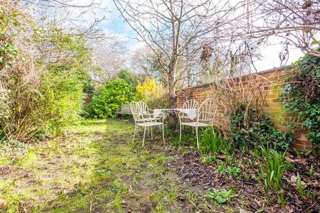 Bury St Edmunds, Suffolk, IP33 - Photo 5