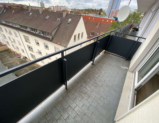 KL - Nähe Hornbach, 2 ZKB, Einbauküche, 2 Balkone, Tageslichtbad ''RENOVIERT'' - Photo 1