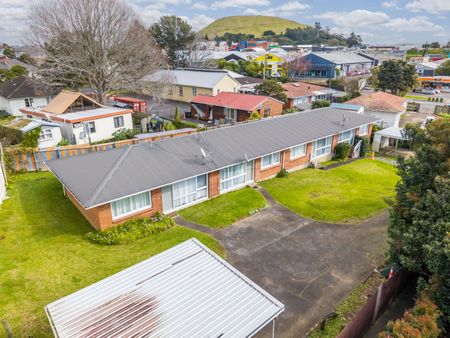 Freshly Renovated brick and tile! - Photo 3