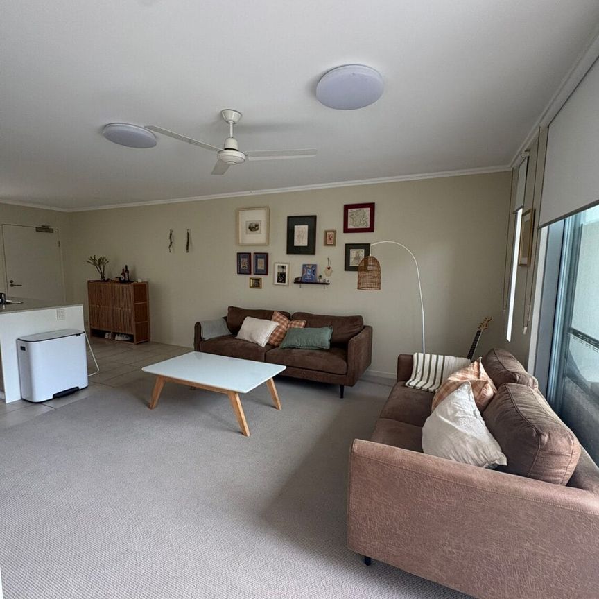 Furnished room in a 2 bed apartment at Sphere Complex - Photo 1