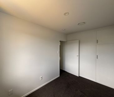 Recently renovated two bedroom home - Close to Town! - Photo 3