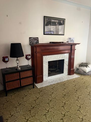 Croydon North - Photo 2