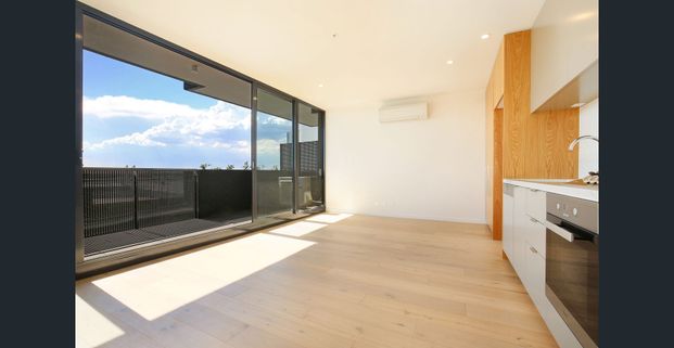 Two Bedroom Apartment with City Views - Photo 1