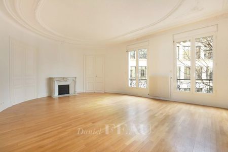 Tout savoir sur cet appartement dans le quartier Saint Philippe du Roule, à Paris 8ème - Photo 2