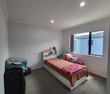 3 year old property, Available from 22 April 2025 - Photo 4