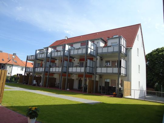 Gepflegte Erdgeschosswohnung mit Terrasse und Tiefgaragenstellplatz - Photo 1