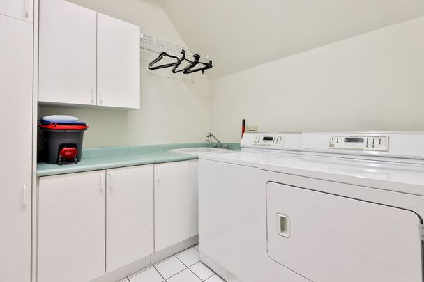 For Lease - 119 Chaplin Crescent Unit# Upper, Toronto, Ontario - Photo 1