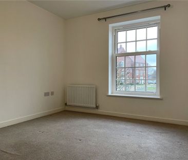 Modern well presented two bedroom apartment with own front door. - Photo 6