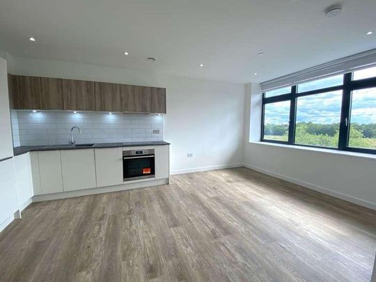 London Road, Staines-upon-thames, Surrey, TW18 - Photo 1