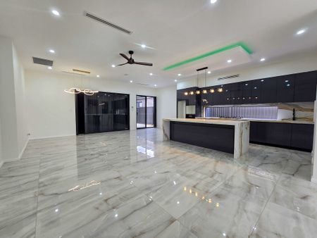 Custom-Built Luxury Living - Photo 3