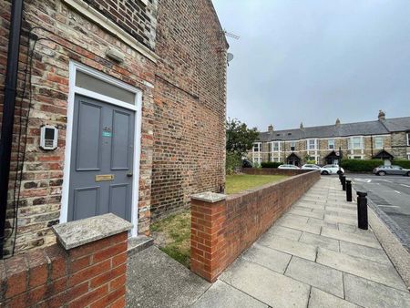 1 bedroom in a flat share to rent - Photo 5