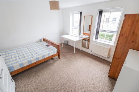 4 bedroom detached house to rent - Photo 5