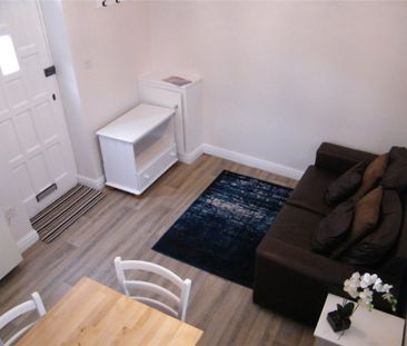 2 Bedroom House - Bernard Street, Southampton - Photo 5