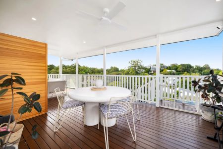RENOVATED NORMAN PARK RESIDENCE WITH STUNNING AREA VIEWS - Photo 4