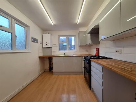 Manbey Park Road, London E15 - Photo 2