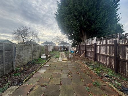 3 bedroom terraced house to rent - Photo 3