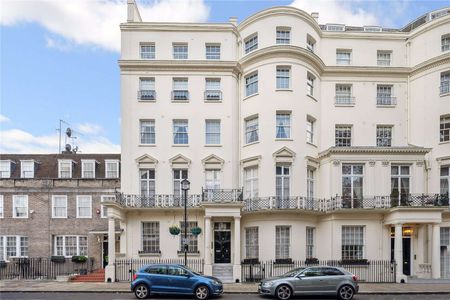 This exceptional two bed apartment is located on a quiet road between Paddington station and Hyde Park. - Photo 2