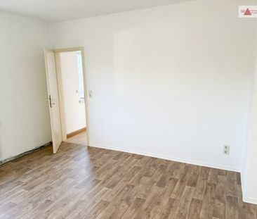 Moderne 2-Raum-Wohnung im 1. Obergeschoss auf der Haldenstraße in A... - Photo 1