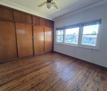 Spacious 3 Bedroom Family Home in a Convenient Location - Photo 1