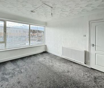 3 bedroom flat to rent - Photo 3
