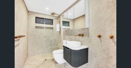 Brand New, Quiet, Private and Very Bright, Centrally Located Designer Studio. - Photo 4