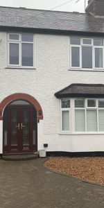 3 bedroom house - semi-detached to rent - Photo 3
