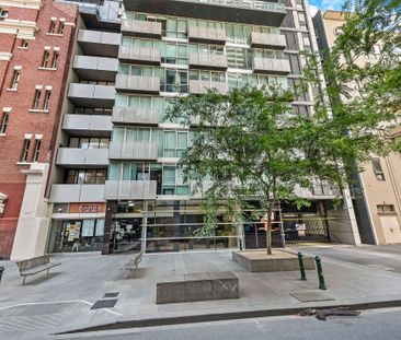 Stunning Oversized 1 Bedroom Apartment - Photo 1